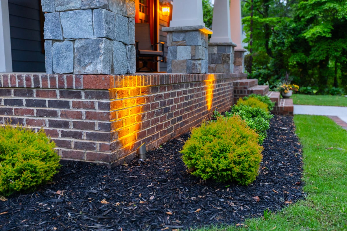 wood mulch comes in a variety of colors and textures
