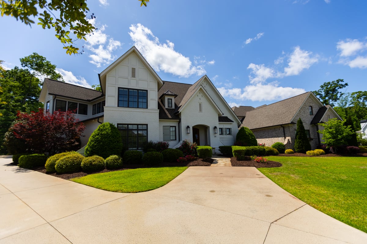 home front landscape grass lawn mulch driveway