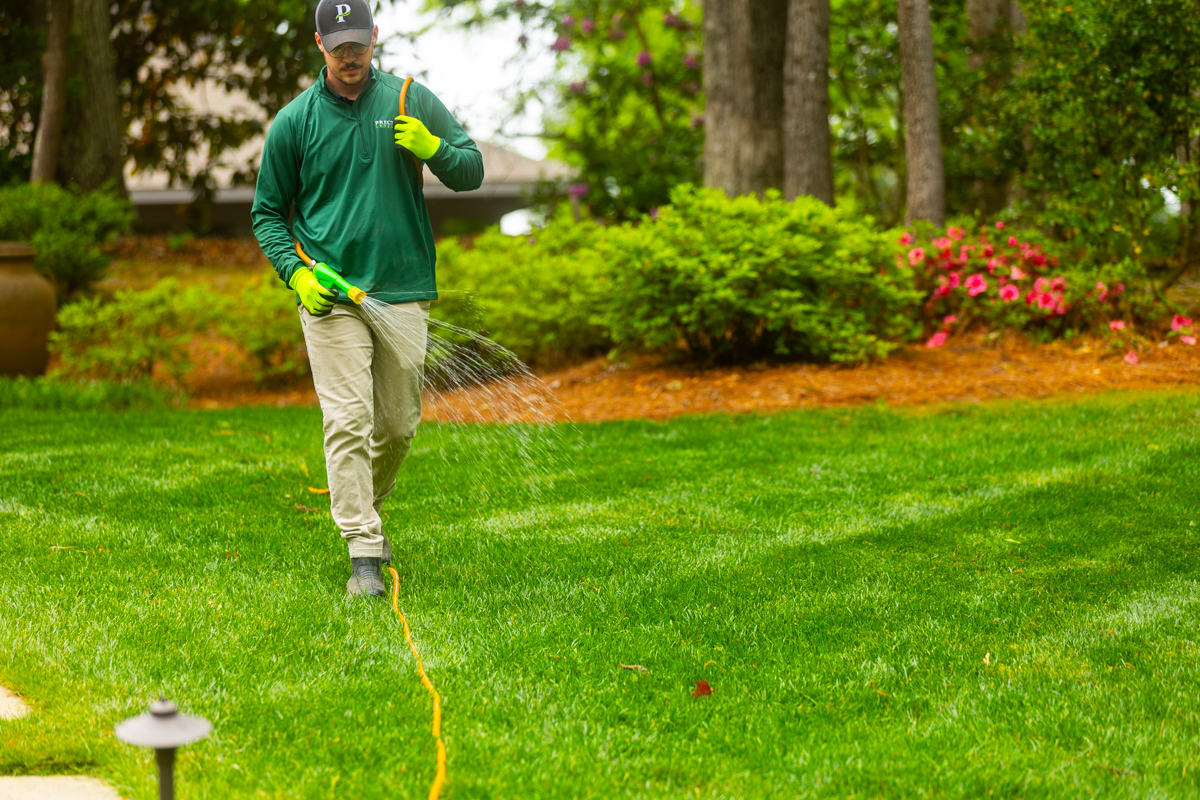 lawn care tech liquid fertilizer spray treatment 2