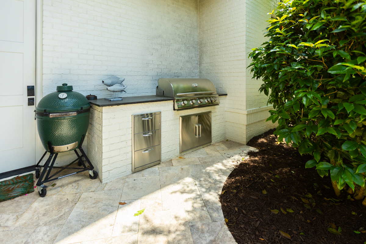 outdoor kitchen green egg patio