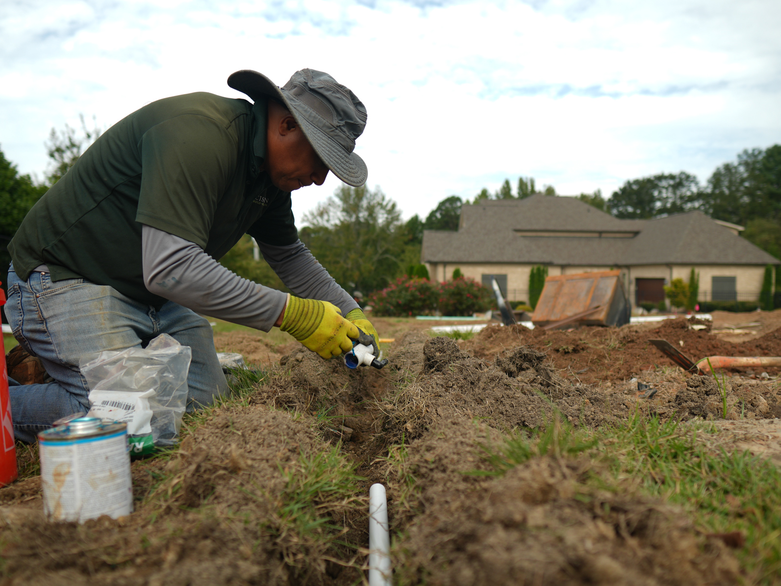 crew irrigation install pipe glue pvc 3
