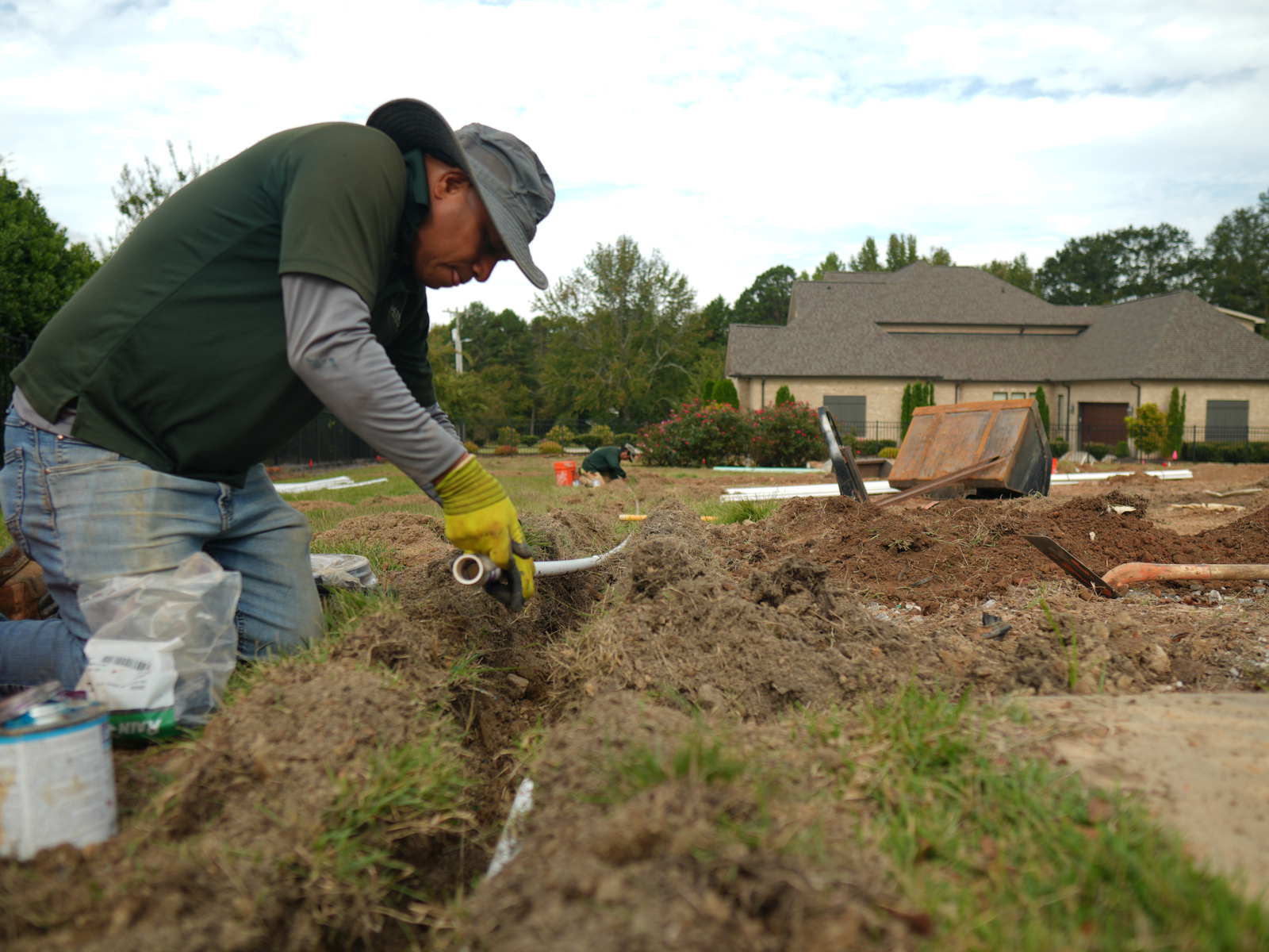 crew irrigation install pipe glue pvc 4