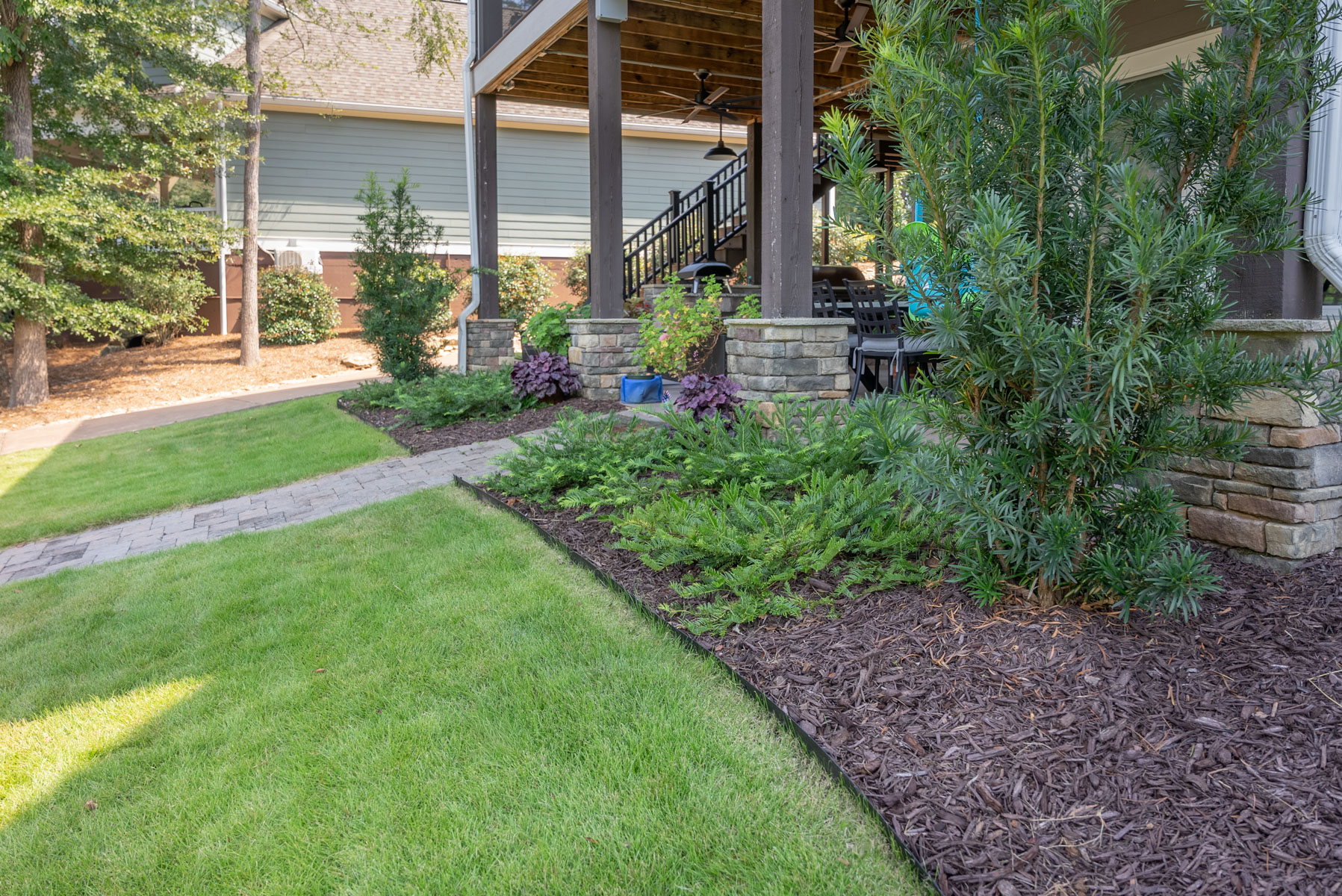 planting bed mulch groundcover